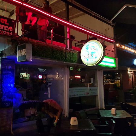 Casa Blanca Hostel Medellin Bagian luar foto
