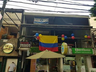 Casa Blanca Hostel Medellin Bagian luar foto
